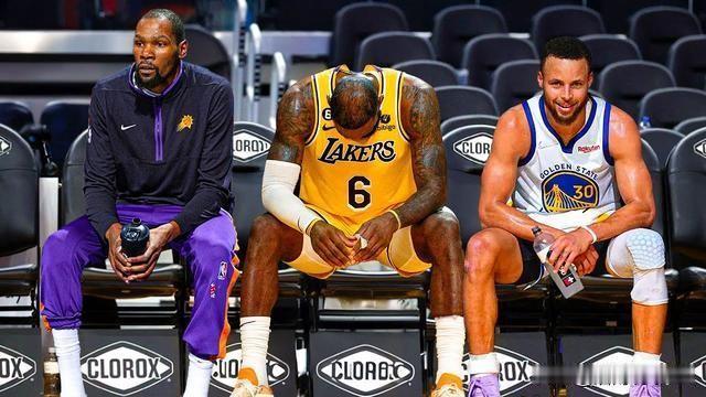 现役NBA球星生涯场均得分排名:

1、东契奇，28.9分，471场
2、恩比德