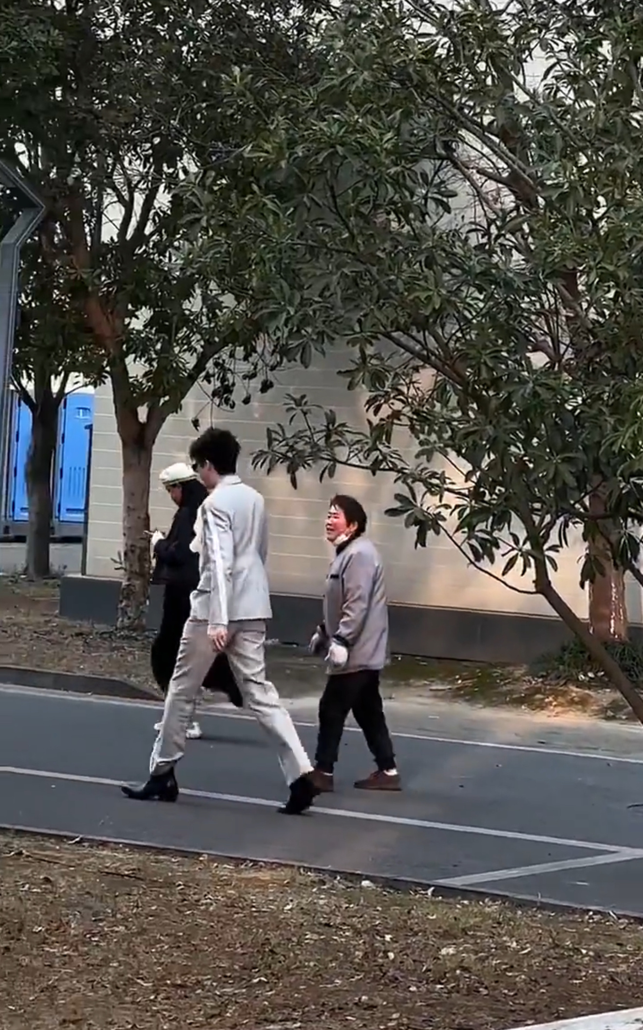 保洁阿姨被刘宇宁迷住了 保洁阿姨原来才是追星最佳视角，自由游走在场地，可以近距离