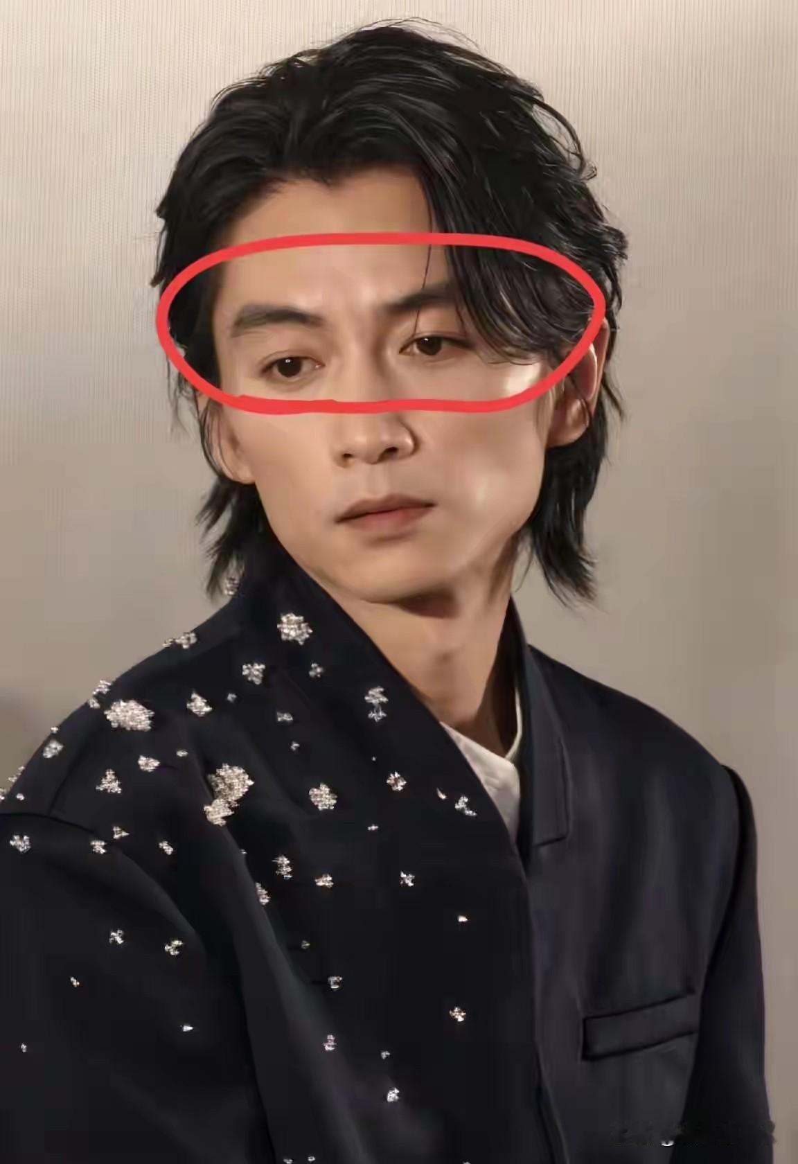 本来挺帅的小伙子，一段时间不见，怎么变了，我的高湛，现在瘦脱相了，脸上皱纹好明显