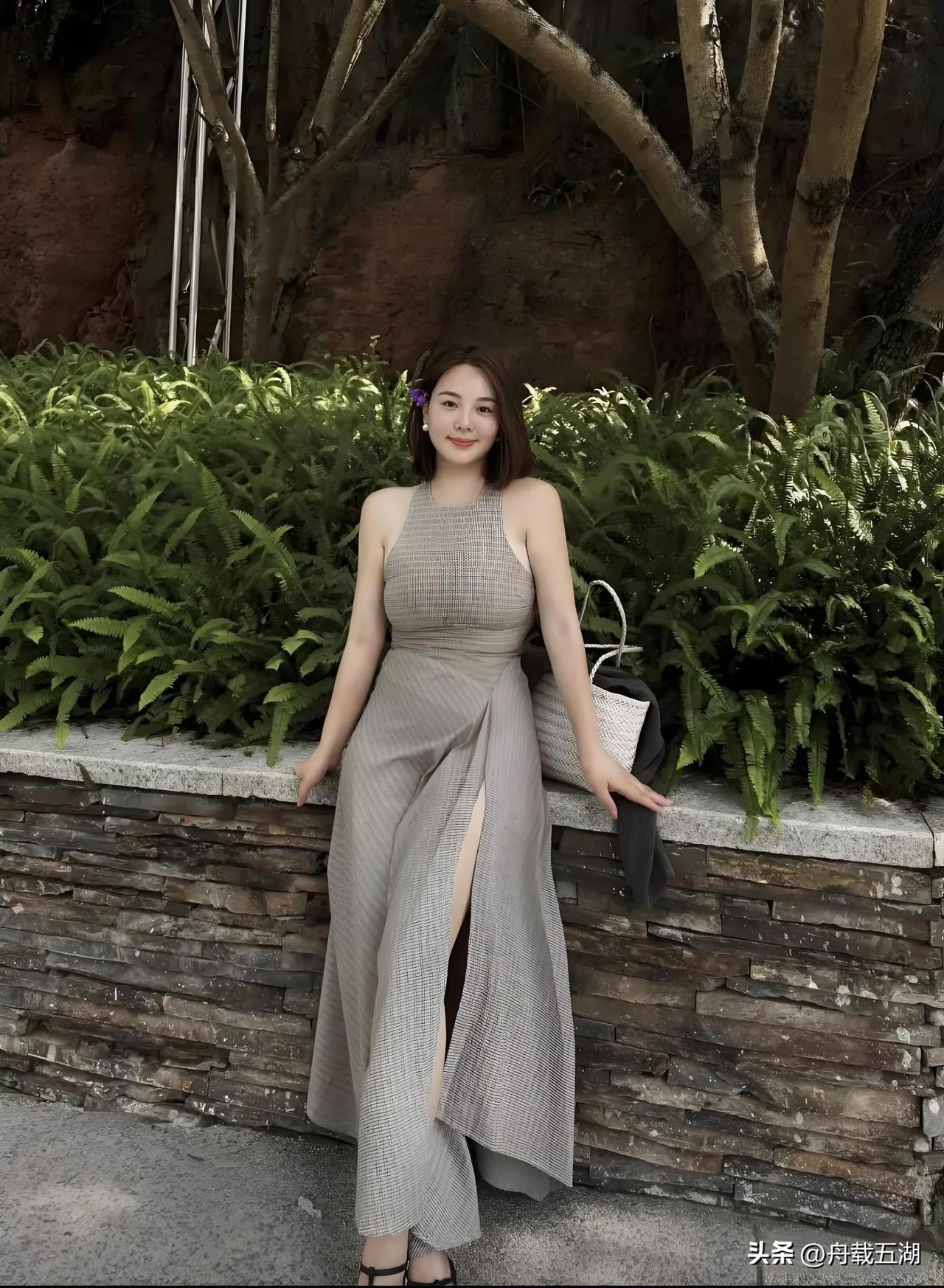 一隅山水，
半日闲适，
连影子都沾上了草木的清香。
浮生若得半日闲,你最想做什么