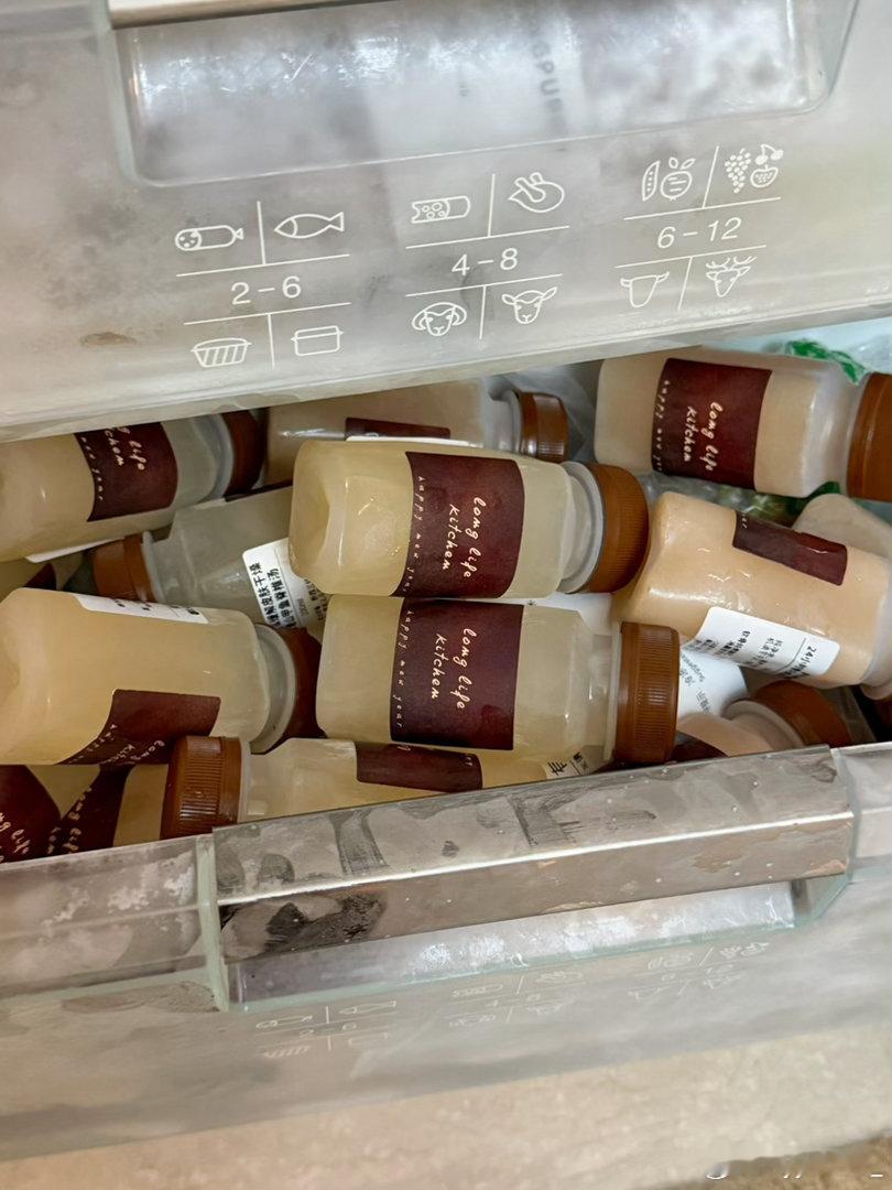 特别喜欢吃寿司！一周吃了四顿🍣 寿司郎我最喜欢这个玉子烧😋 p2p6是给小狗