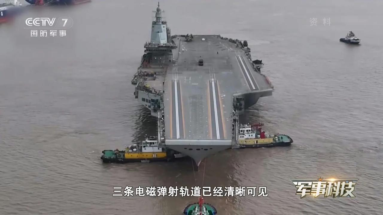 从央视播出的画面来看，我国海军福建号常规动力航空母舰，装备了三条电磁弹射轨道，也