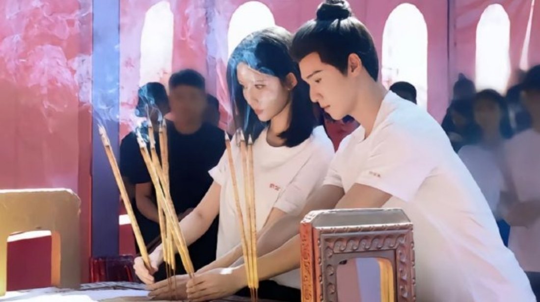 孟子义被烫李昀锐的反应太迅速了，看得出来小林是暖男了啊！ 孟子义和李昀锐站在一起