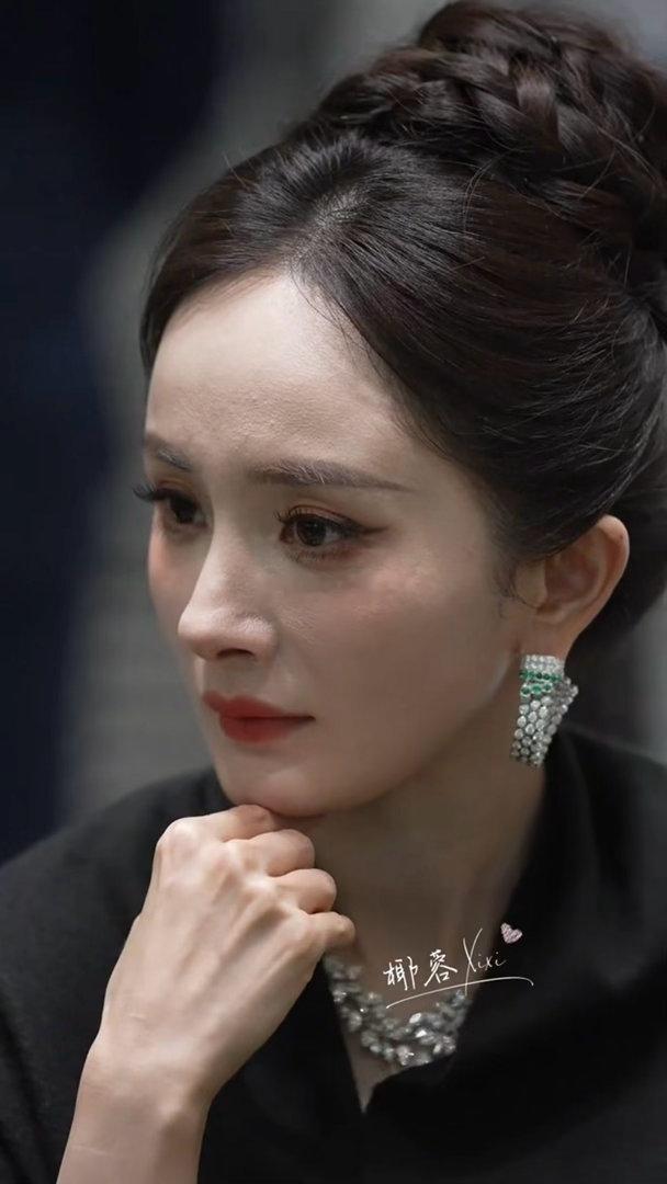 4K镜头下的杨幂白玉兰后台超清4K直拍，画质清晰到脸上绒毛、细微皮肤纹理全部一览