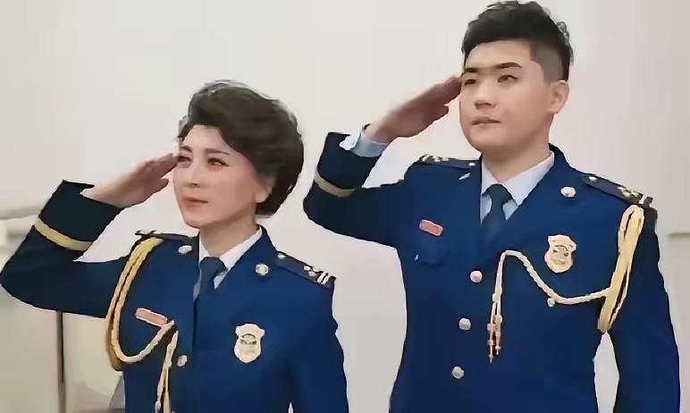 闫学晶直播直言儿子靠新疆低分数线考上中戏，这事儿瞬间炸了锅。汉族家庭的孩子，却搭