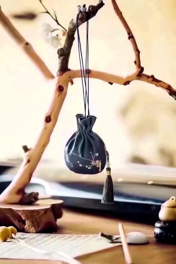 武汉王女士最近愁坏了：儿子小学总考班级前十，上初中后被数学老师当众说“脑子转不动