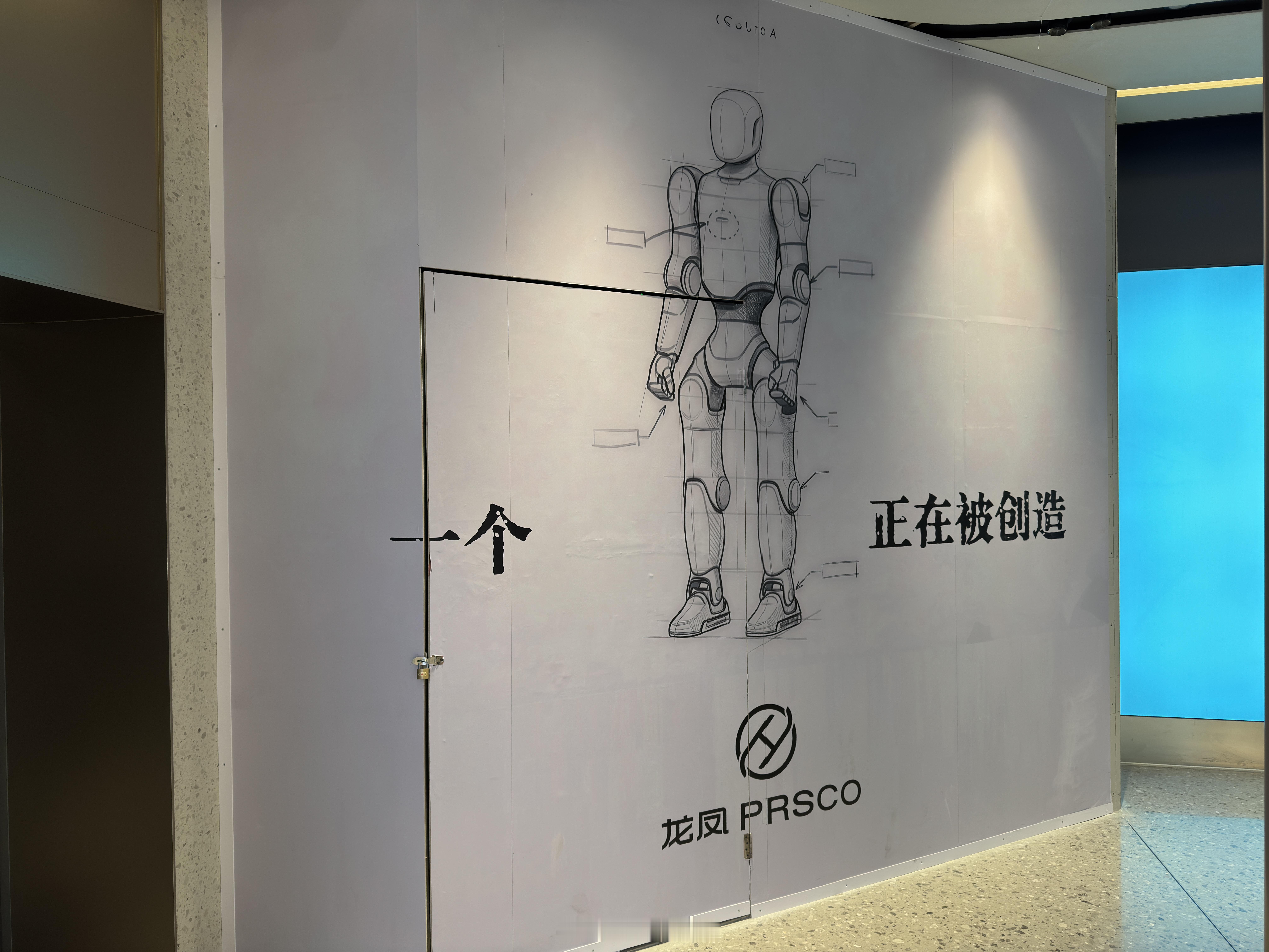 朋友圈好几个搞机的已经冲到上海的启元体验店打卡了，我之前也浏览过启元Q1的内容，