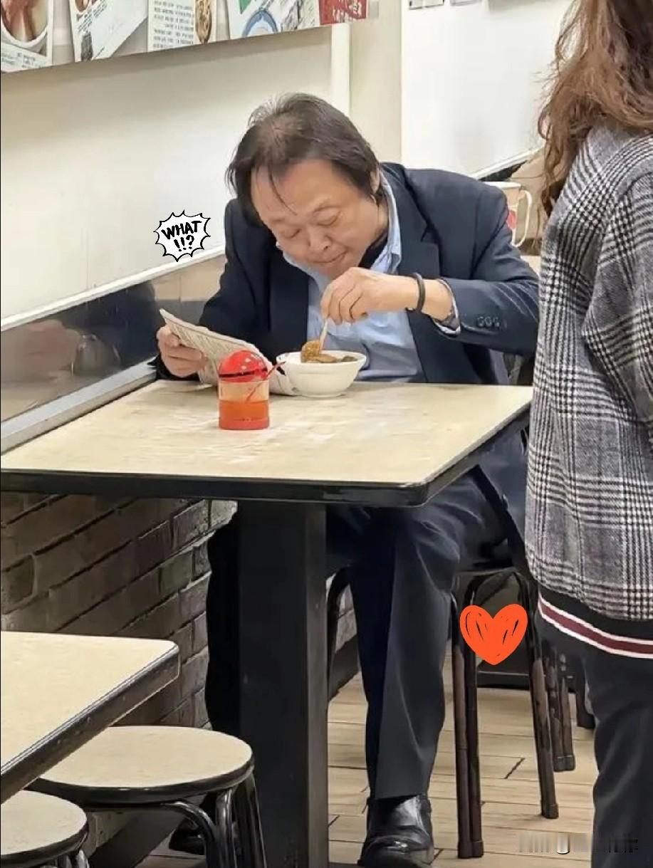 王世坚在岛内算是一个比较另类的政客。虽然他身处绿营，但是同党显然并不待见他。因为