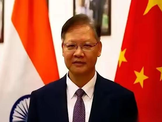 这事儿绝了。
咱们驻印度的大使，居然被咱们自己人给冲了。
新加坡《联合早报》称，