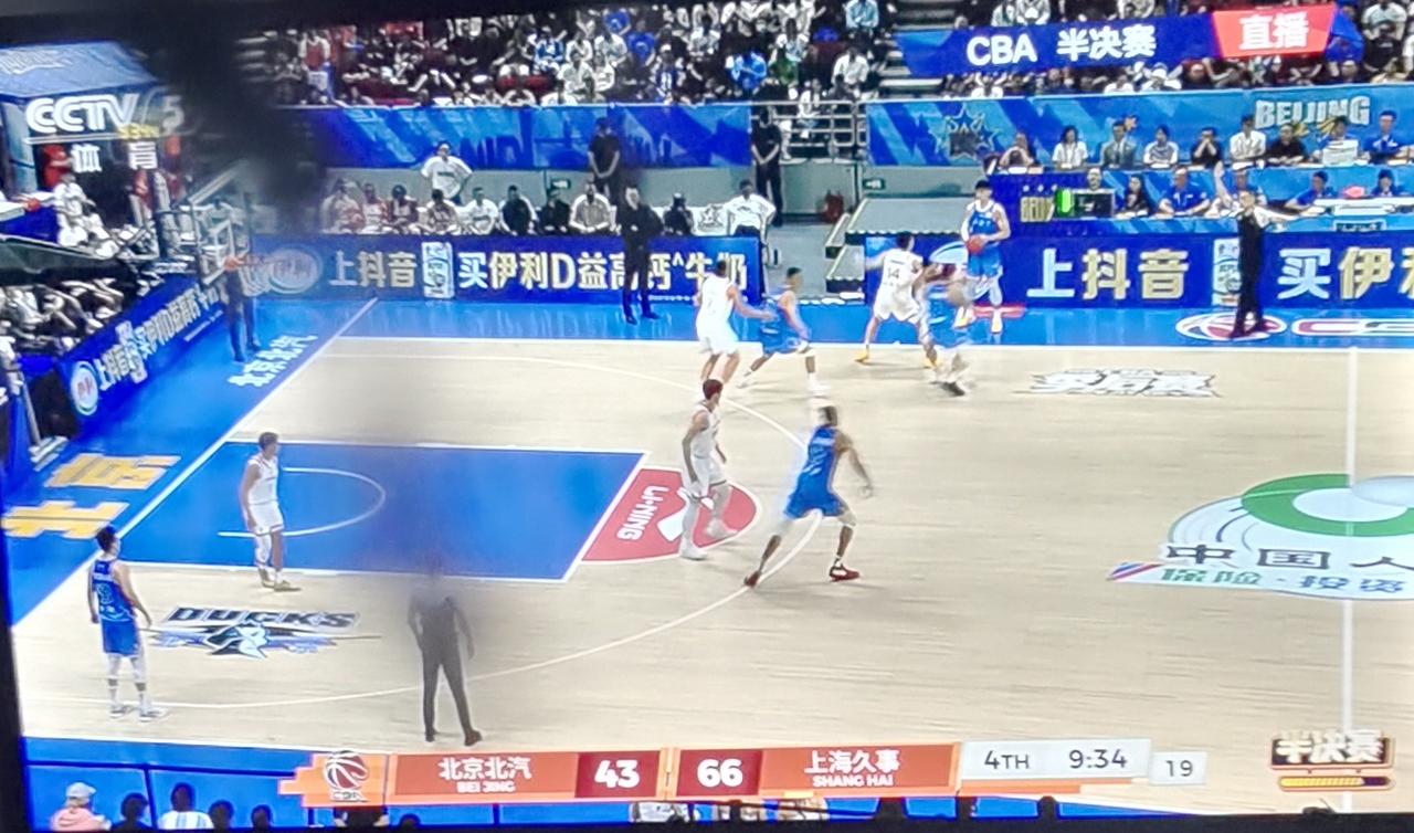 今晚CBA半决赛第四场，上海男篮要做好困难准备。北京男篮背水一战，肯定放手一搏，
