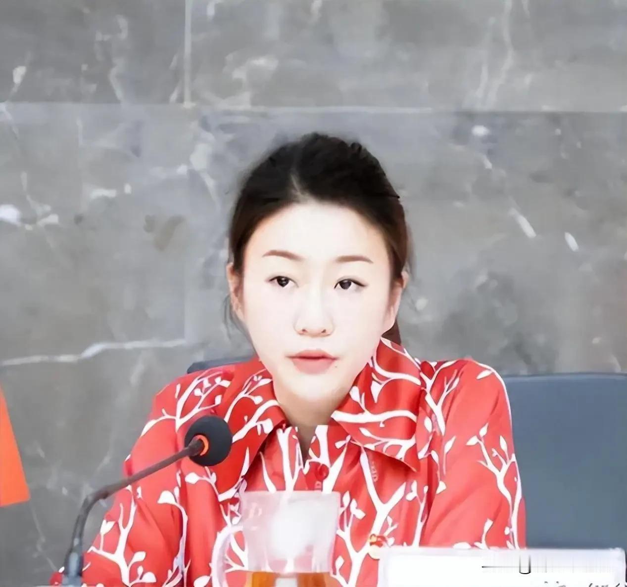 80后国资系统女掌门鞠雅落马，真是让人唏嘘不已。21岁参加工作，26岁就当新区招