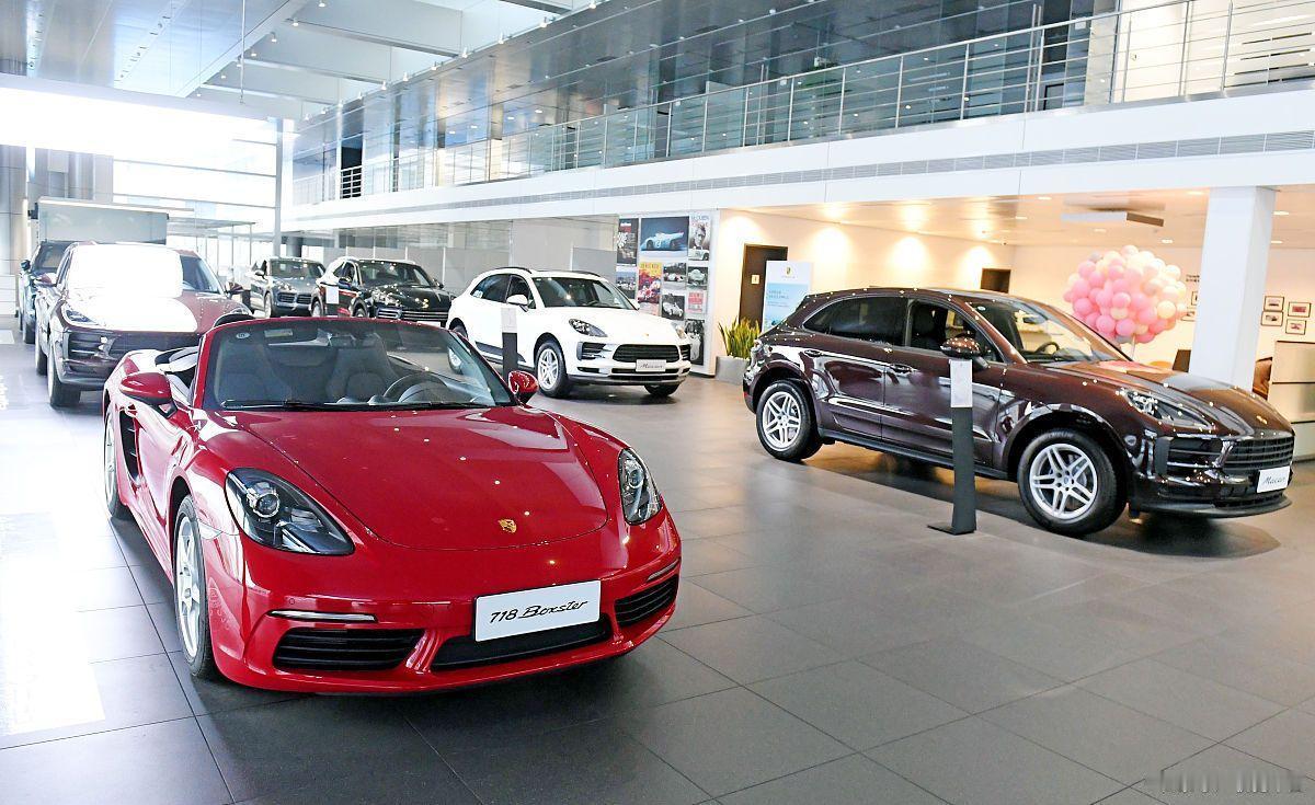 保时捷4S店半夜偷偷“清场”，总经理带头搬空展厅？这不是电影情节，就在这两天真实
