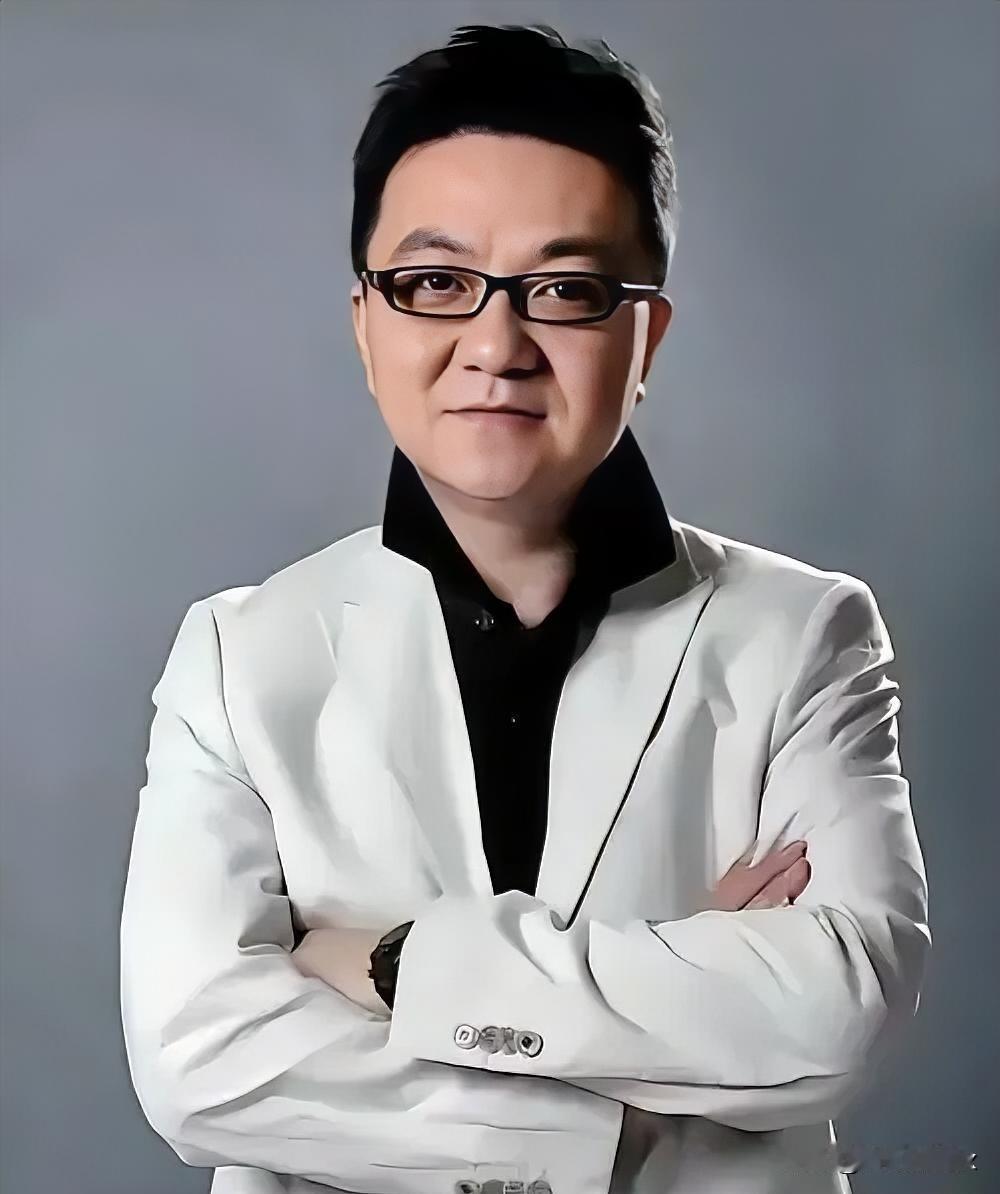 全网吵翻！无证的董路，凭什么横扫欧洲足坛？

6月2号，意大利罗马下着雨。一群平