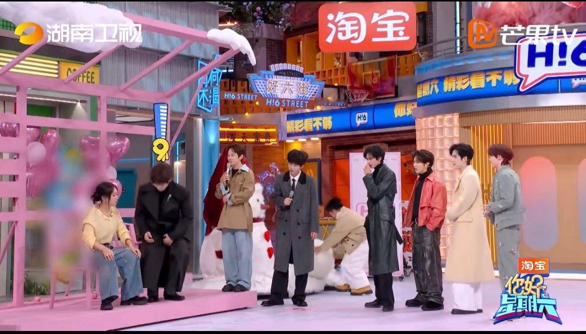 李雪琴你们还不如不来 “谁知女主心” 环节反向哄人名场面！颜安刚说完迟到是因为捡