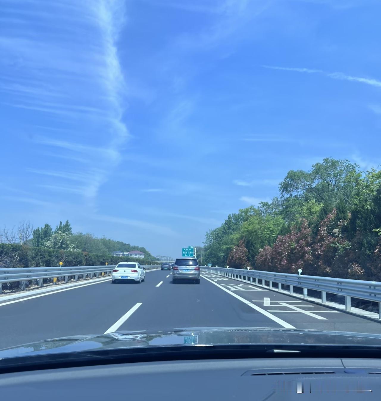 同样高速限速，油车110-120，绿牌车为什么常在90左右？


经常跑高速，我