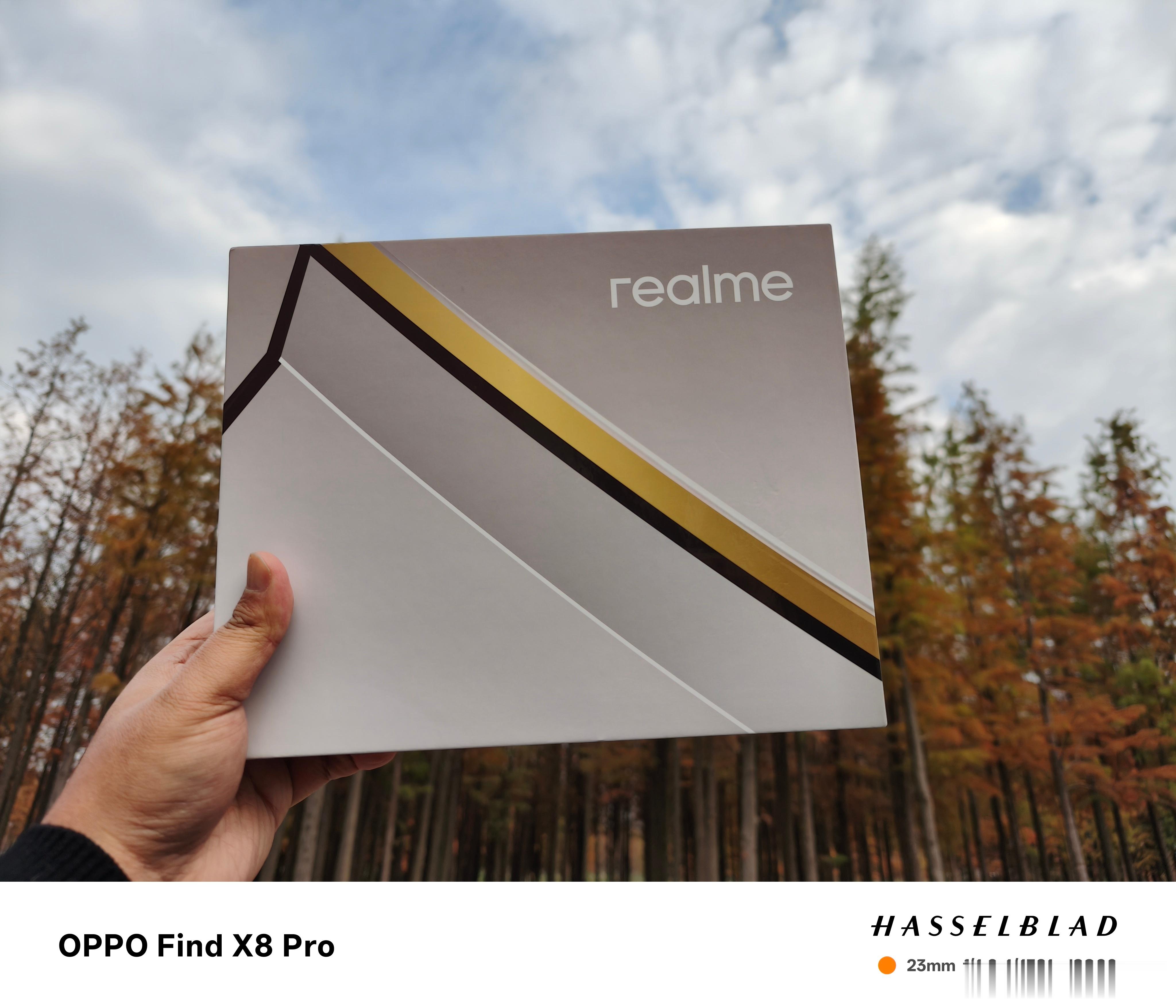 realme真我 Neo 7的邀请函有点意思，即是游戏机还是充电宝，现在这款手机