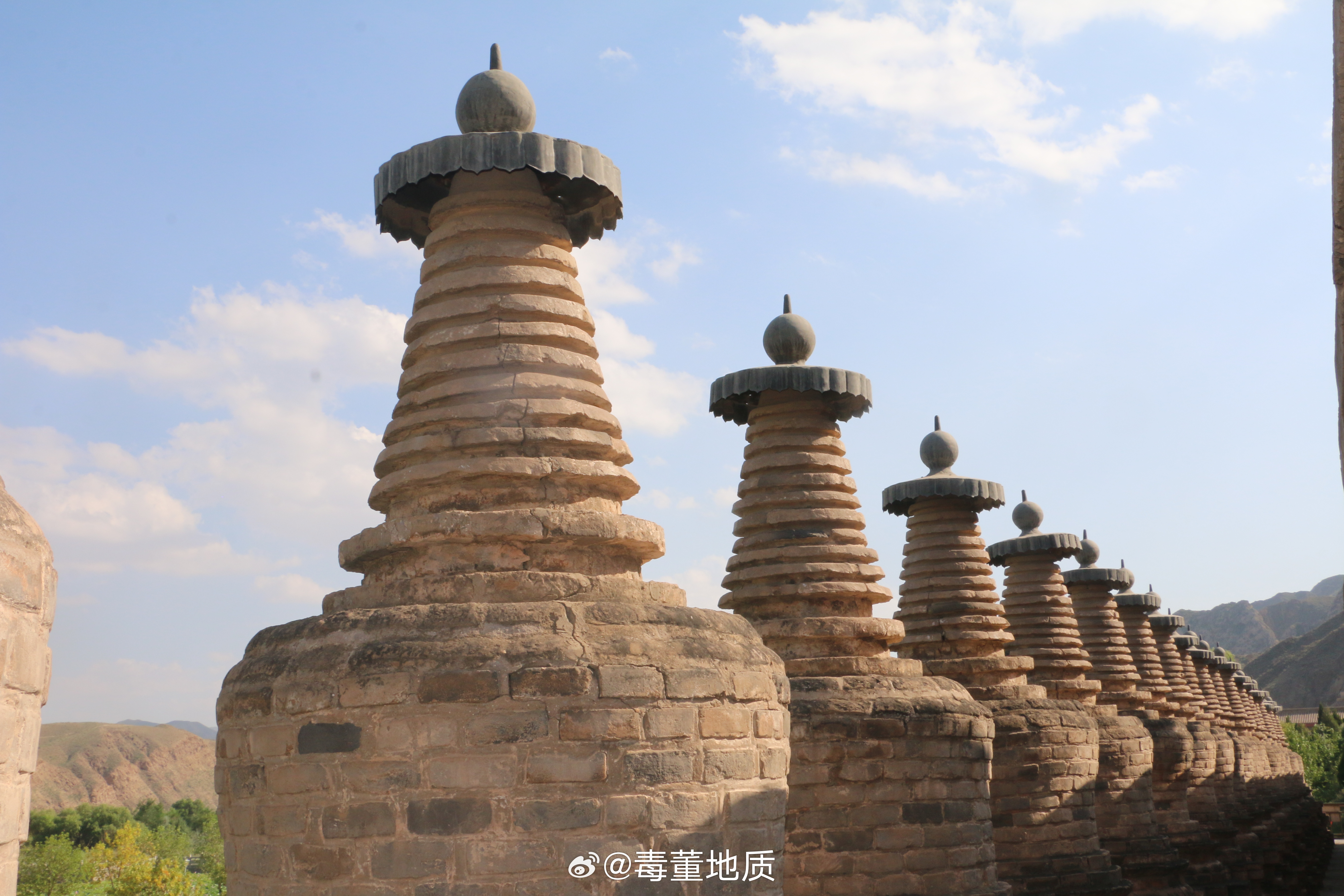 一百零八塔（108 Towers），是中国现存规模最大且排列最整齐的大型古塔群之