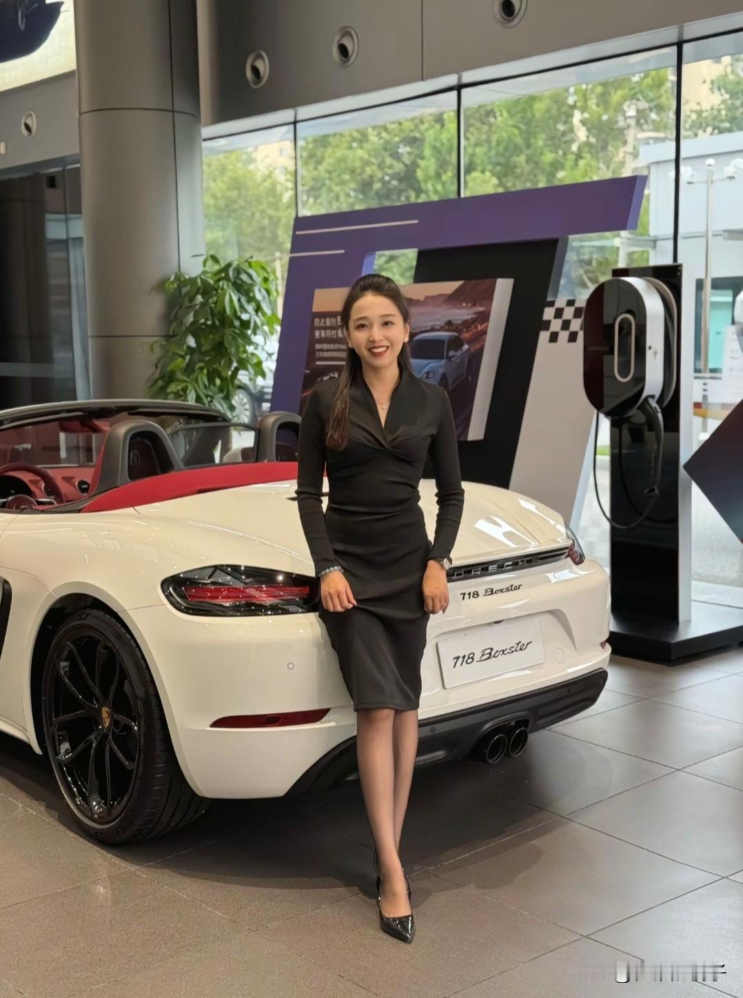 青岛保时捷女销冠，今天被莫名造黄谣，不雅视频网上疯传，被推上热搜。这位大名鼎鼎的