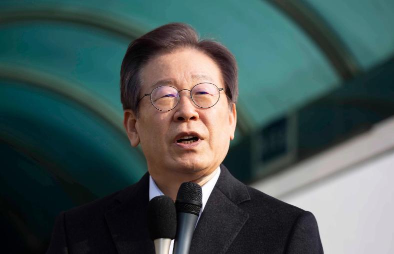 李在明终将超越文在寅，成为韩国历史上排名前三的总统。
 
在我看来，这种评价太急