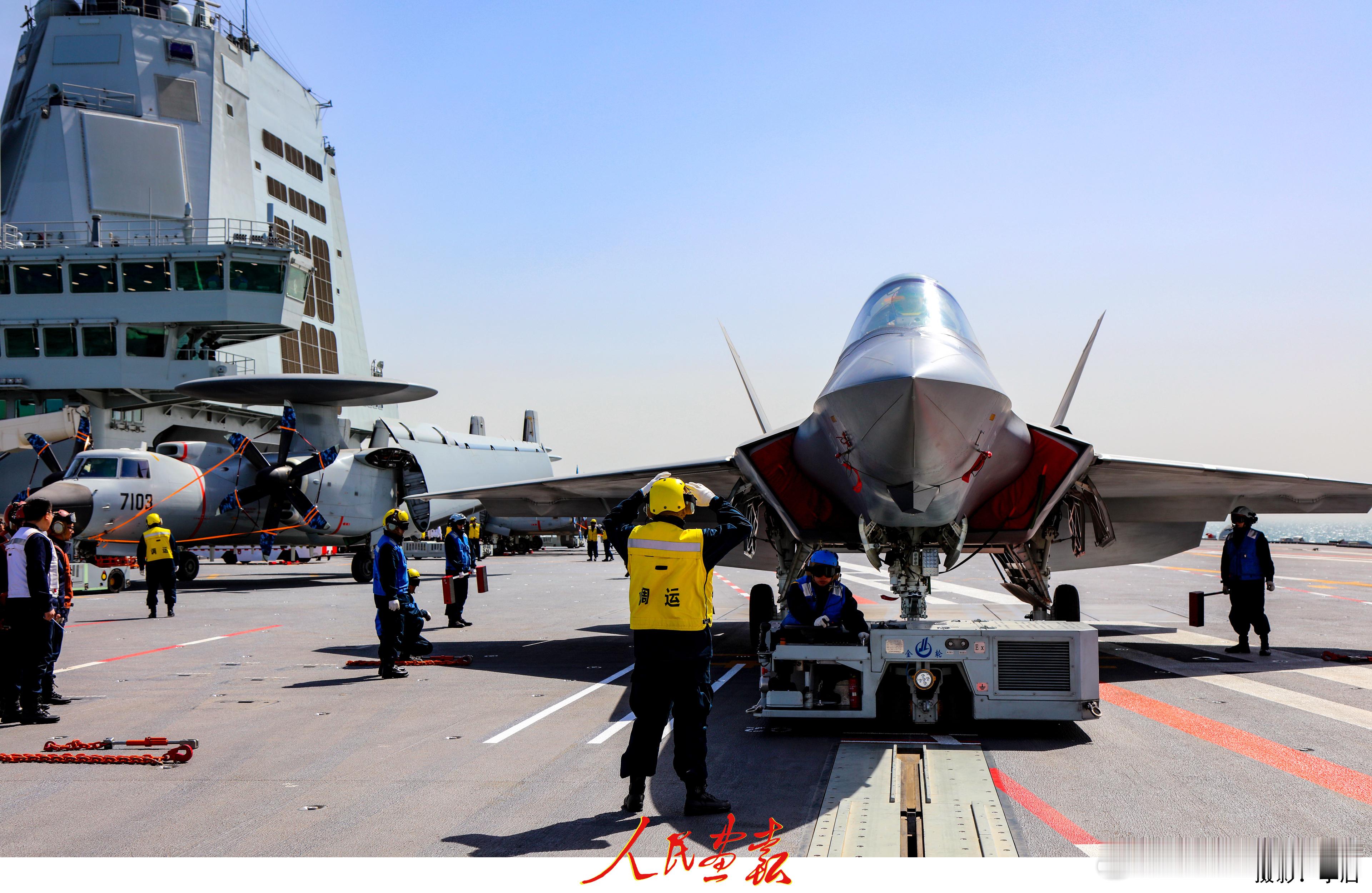 福建舰成功弹射三型舰载机 看到福建舰电磁弹射三型舰载机之后，有网友在群里说起，幸