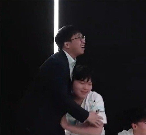 他还是忘不了曾经的满级号！Tabe最佳阵容一阵投了BLG全员[哆啦A梦吃惊]LP