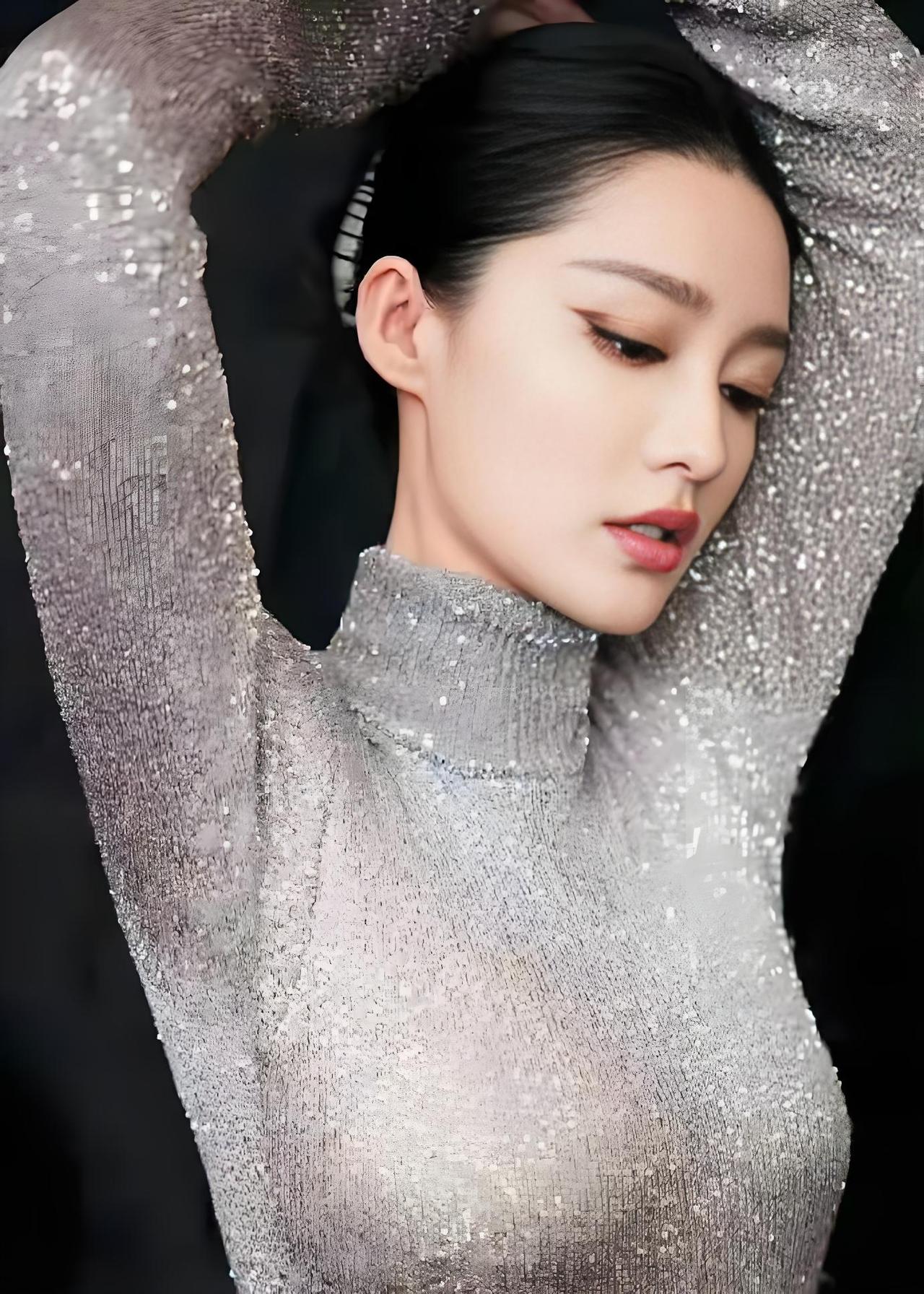 人生如水，唯有静，方能沉淀下来。
烦躁的心，就如同污浊的水。一片混沌，什么都看不