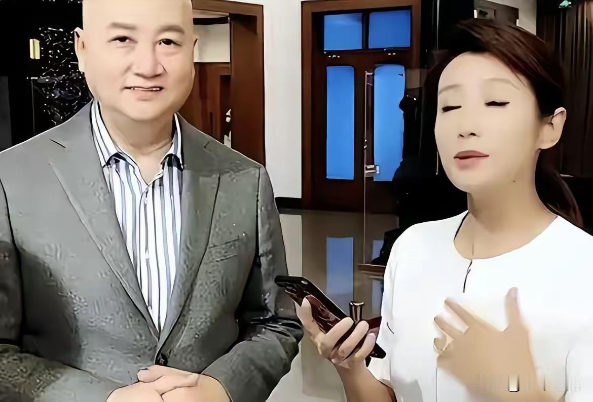 这是迟重瑞的女助理

不是红颜知己也不是女朋友，即使是女朋友，现在也不碍谁什么。