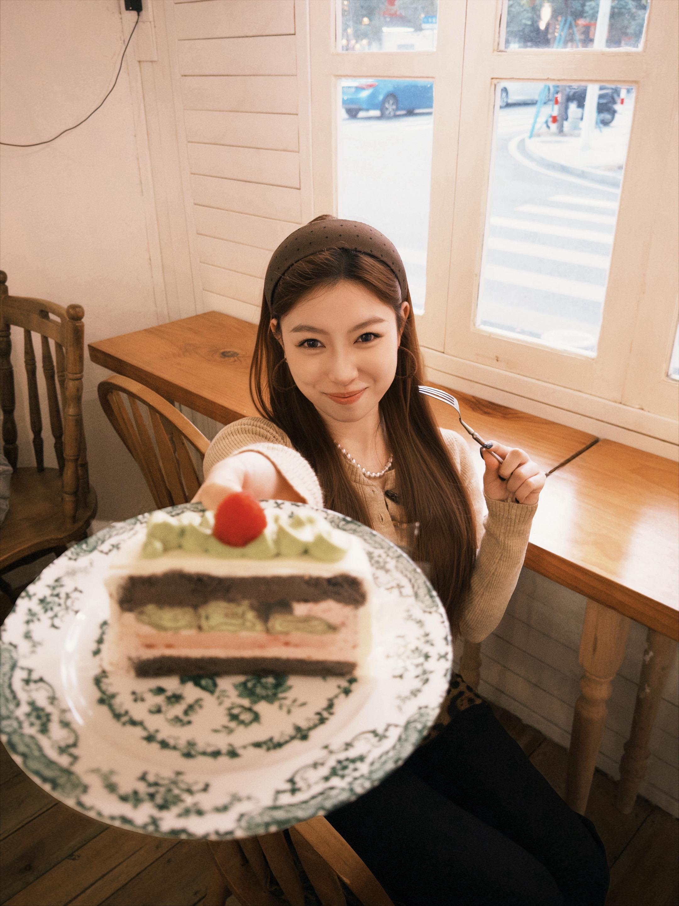 我的幸福清单。1.高质量的睡眠 2.皮肤好 3.醒来有在意的人发的消息...