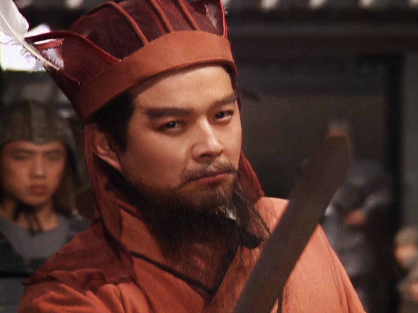 老版三国真上头。一边刷剧一边写新书，《博物馆里的书法》。别提多爽了。 ​​​