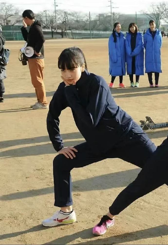 小松菜奈电影《恋如雨止》幕后组图 