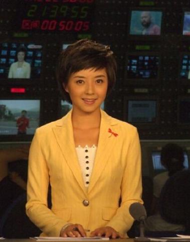 2015年，四川卫视女主持人佟瑶，聚完餐回酒店的路上，因为内急下车去路边草丛小解