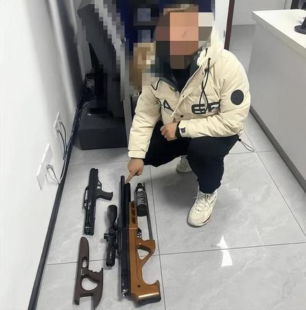 湖北老人凌晨下地捡花生被枪打死！
凌晨三点，天还没亮，湖北荆门掇刀麻城镇，64 