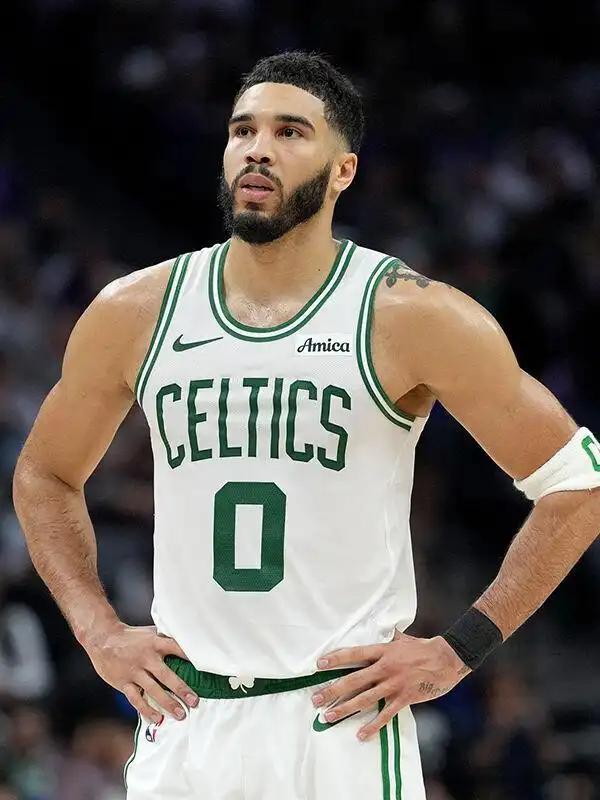 不得不说他才是联盟耐操王!遭遇了跟腱撕裂，对球员可能影响最大的手术，恢复期不到十