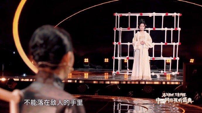 倪萍讲述时陈都灵眼里有泪光看把我嘟给感动的演员的超强的共情力和专业素养在这一刻具