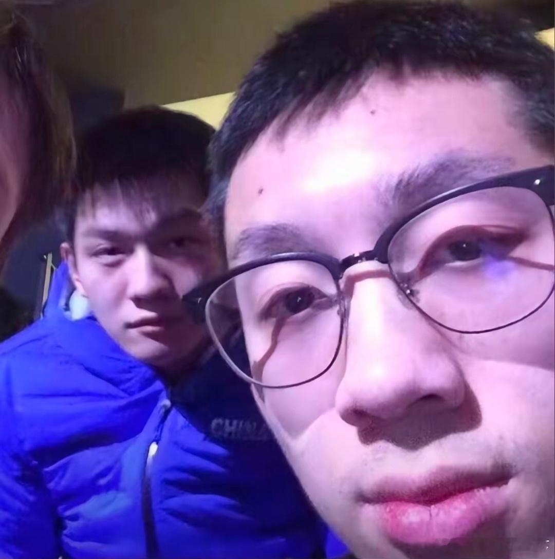 那时愤怒的小鸟东和爆笑虫子昕组合，不知为什么感觉有点呆萌又有点想笑 ​​​