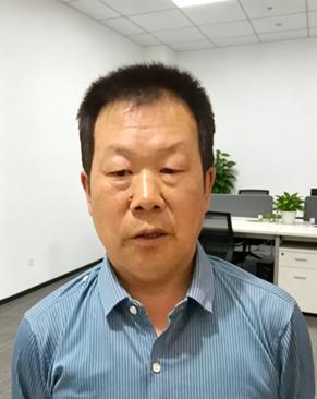 我（指寻人代飞），男，约1988年出生，鼻子右边有两个瘊子，据养父说：我大概是1