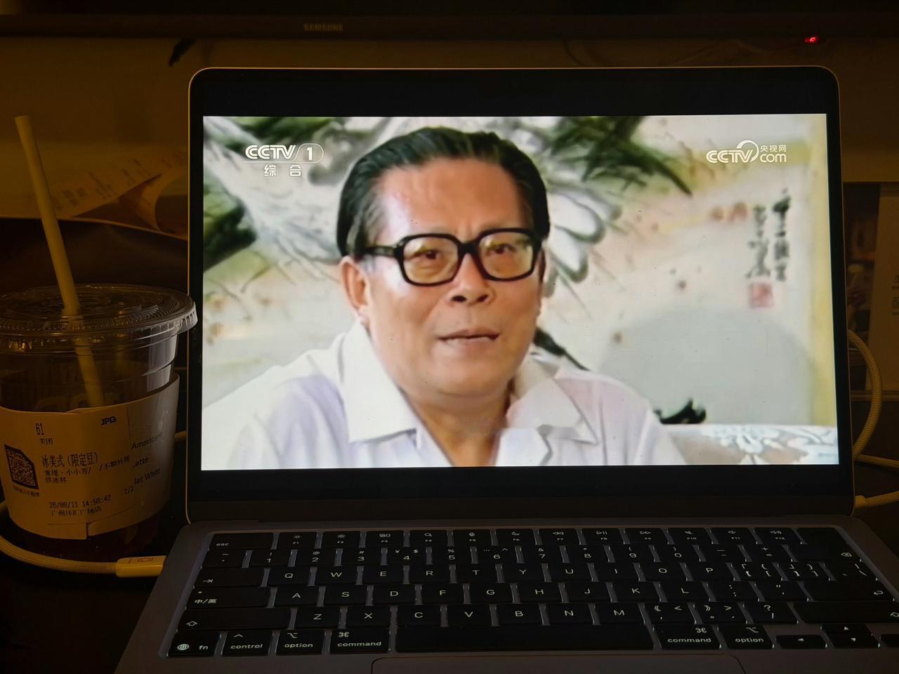 推荐大家都看这个纪录片，太好看了！没想到20多岁的时候就掩护地下党撤离，有很多细