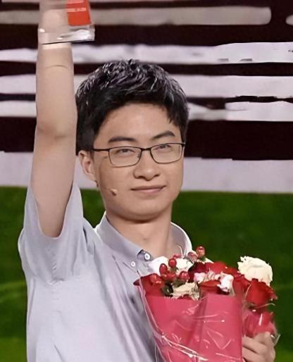 为什么要和美国干到底？就这么说吧，要是不干到底，那中国下一代就“完了”！最近清华