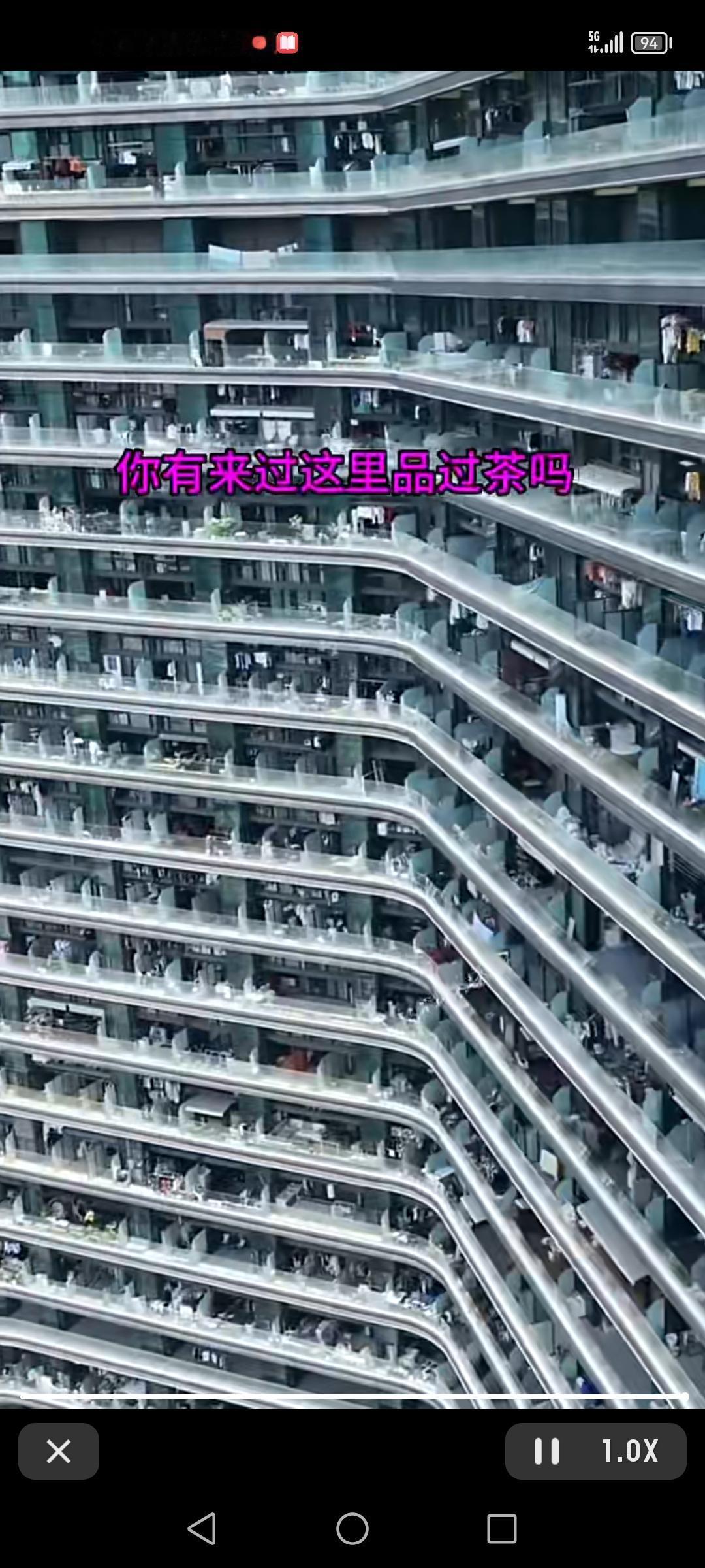 我国最大的网红公寓太牛了，里面活跃着两万多个女主播。两万多人在这一方天地里各展神