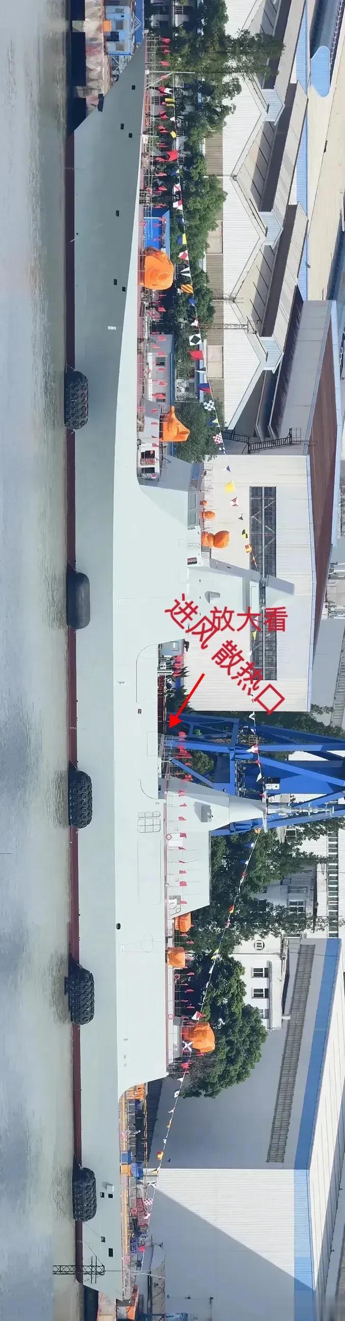 高清！054B最清晰照片出炉，中段大坑配置大锤发系统存疑。
放大照看来看，这个大