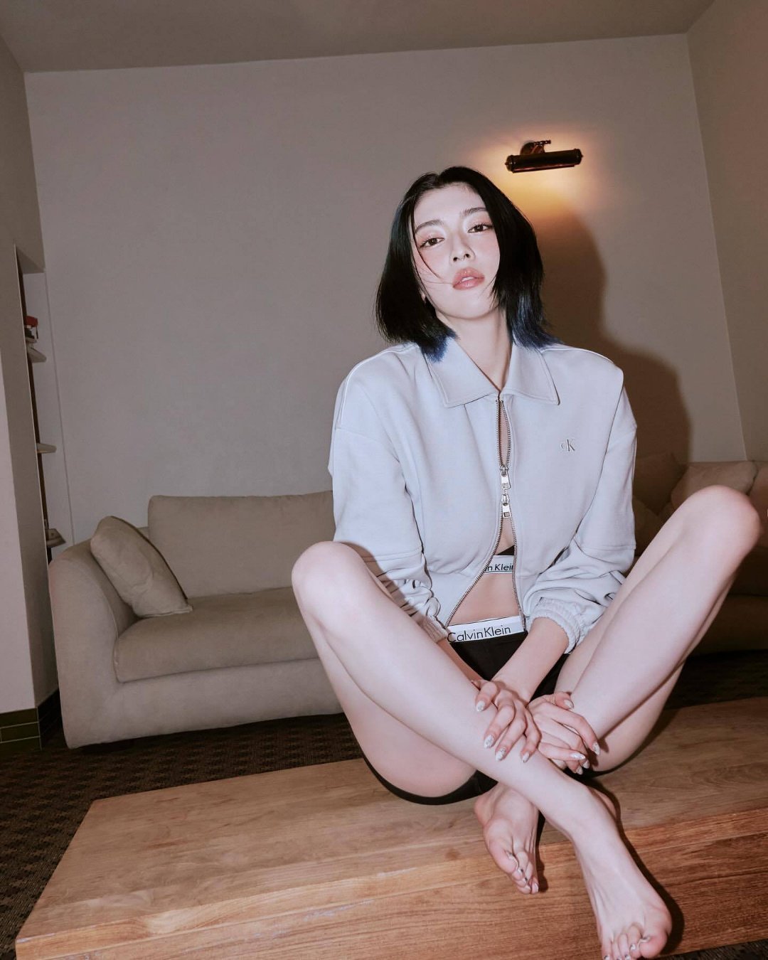 日娱新闻  三吉彩花  三吉彩花 x Calvin Klein 