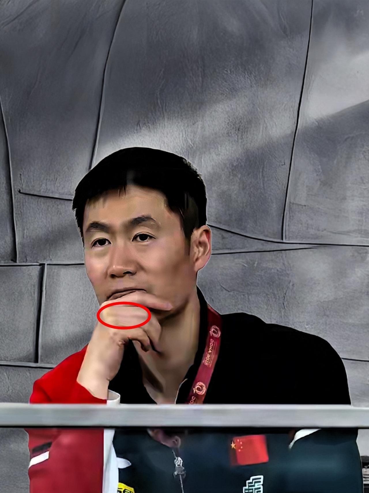 网上有句名言
送给王励勤主席：

“不是乒乓球火
而是大家喜欢的人在打乒乓球！”