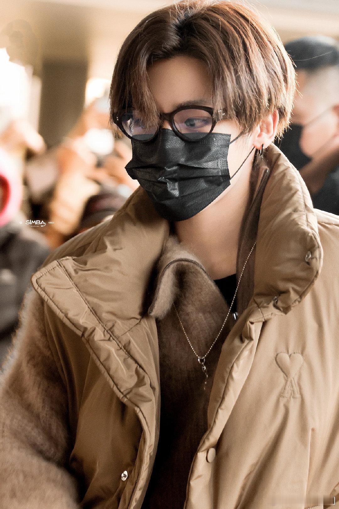 救命！侯明昊温柔挥手的样子，真的太杀我了， 这苏感简直没谁了！ 