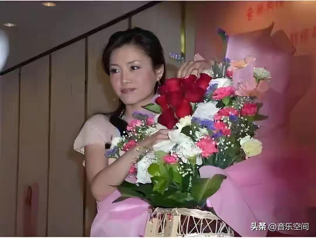 戴娆[玫瑰]
艺术照
