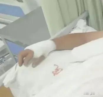 刷到这新闻你会怎么想？
有的人为了钱丧尽天良
如果家属不细心，不自己思考，完全听