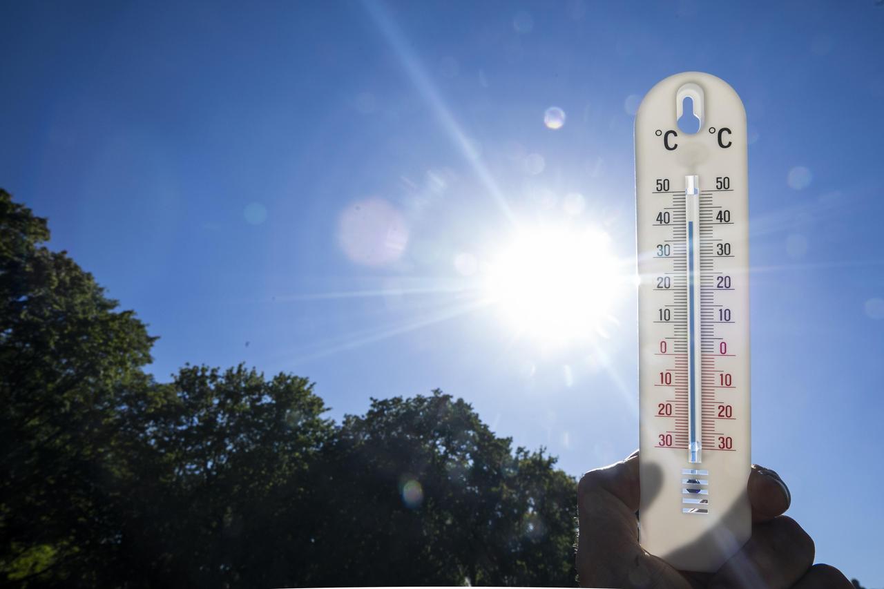 人类能承受的极限地球温度是多少? 人类能承受的极限地球温度是个复杂问题。一般来说