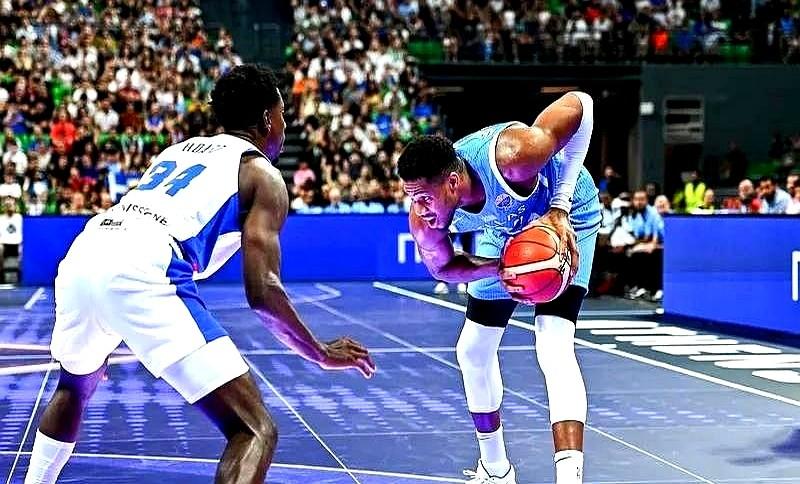 60+21+10，这数据简直就离谱！

东契奇打出了NBA史上首个60+20+1