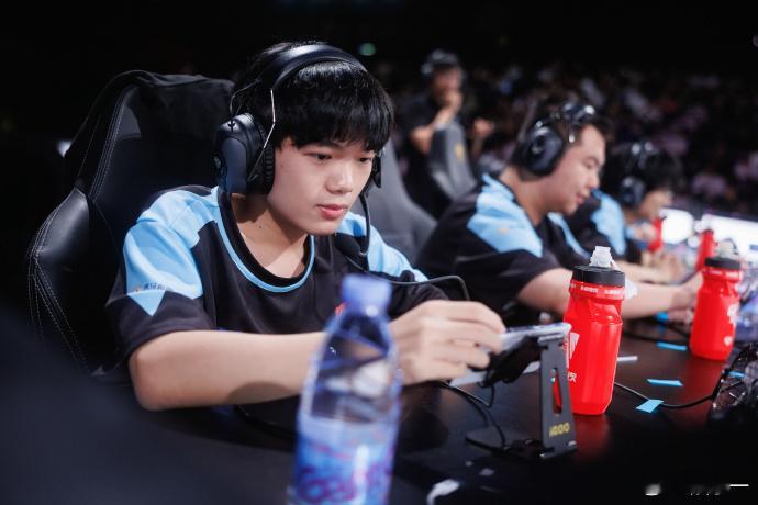 心疼清清 输赢只是一时，不必深陷自责，调整好状态，我们一直都在身后支持你 