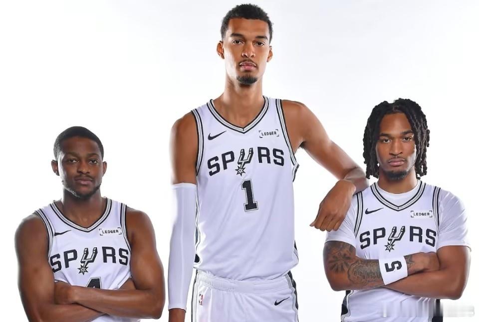 就本赛季来看，掘金可能是季后赛最能给雷霆造成麻烦的球队。长远来看，目前只有马刺可