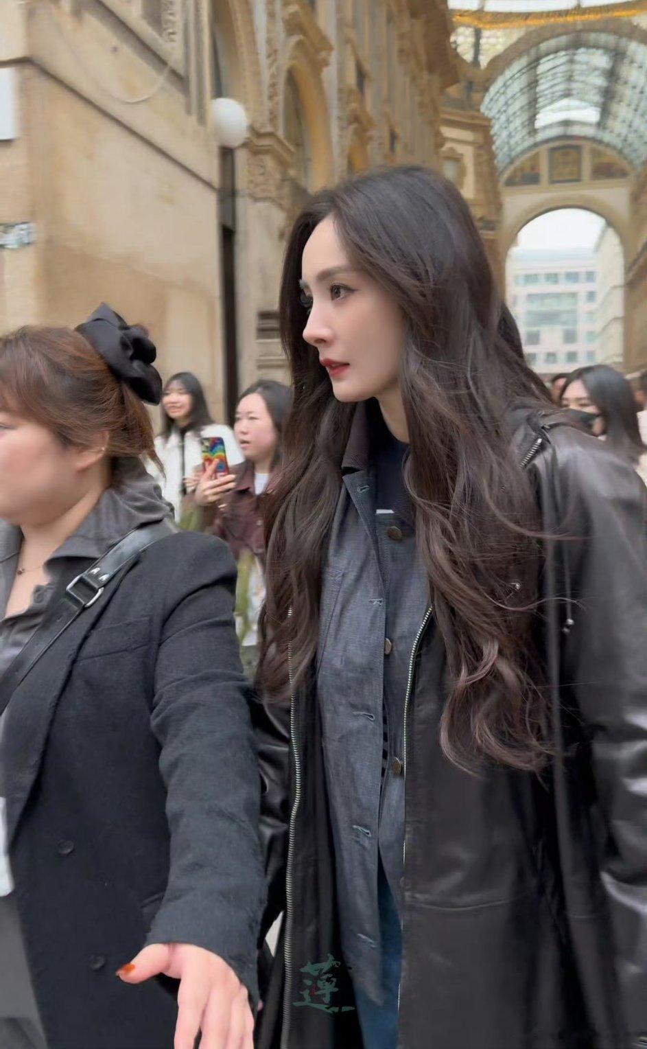 杨幂柳智敏撞衫这事……谁先穿的呢？